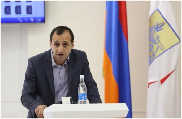 Да вы даже проблемы дороги «Север–Юг» не можете решить, не то что метро в Ачапняк провести